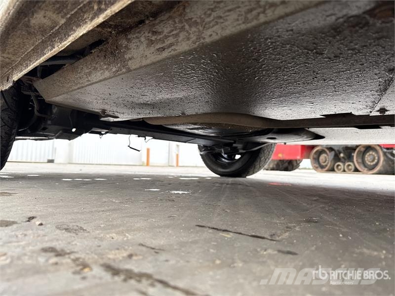 Peugeot 208 HDi Motricité Renforcée Vehicule Utilitaire Ca Furgonetas cerradas