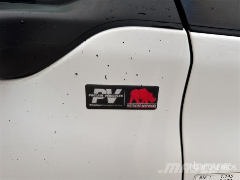 Peugeot 208 HDi Motricité Renforcée Vehicule Utilitaire Ca Furgonetas cerradas