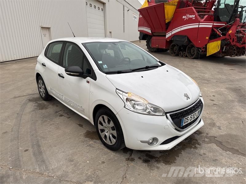 Peugeot 208 HDi Motricité Renforcée Vehicule Utilitaire Ca Furgonetas cerradas
