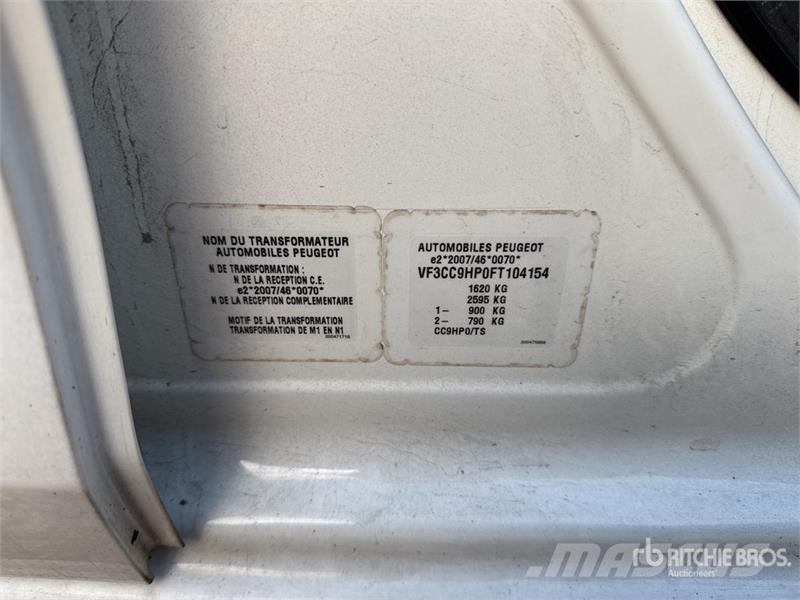 Peugeot 208 Vehicule Utilitaire Cargo Van Lieferwagen