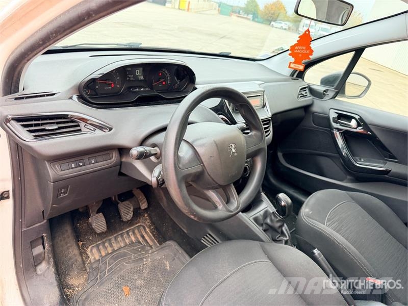 Peugeot 208 Vehicule Utilitaire Cargo Van Panel vans