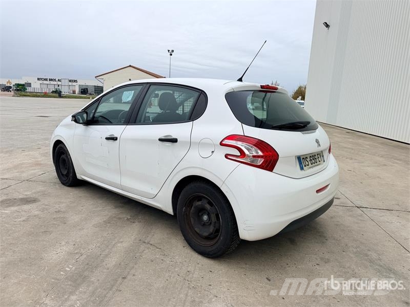 Peugeot 208 Vehicule Utilitaire Cargo Van Panel vans