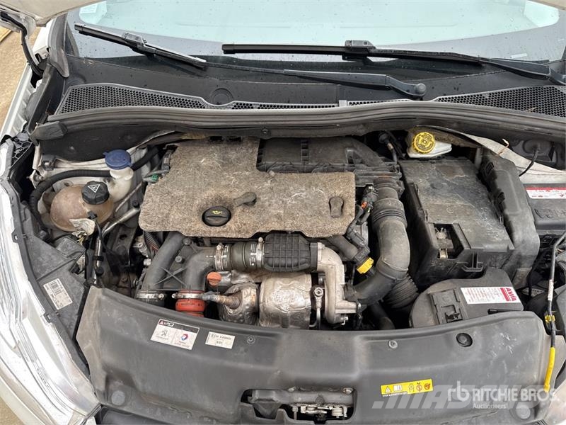Peugeot 208 Vehicule Utilitaire Cargo Van Panel vans