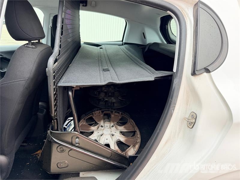 Peugeot 208 Vehicule Utilitaire Cargo Van Panel vans