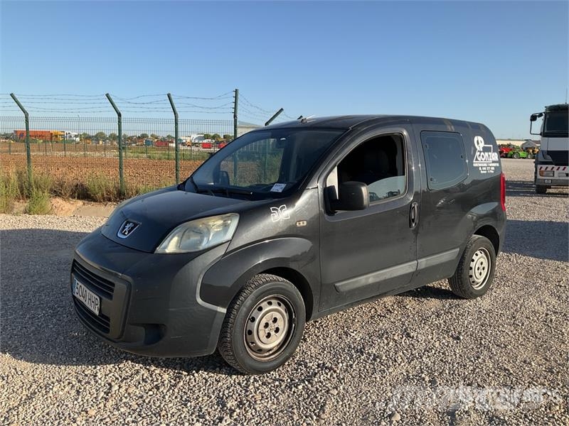 Peugeot Bip Basic STT HD 5 Passenger Van Furgões