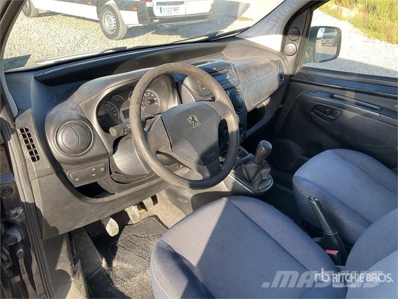 Peugeot Bip Basic STT HD 5 Passenger Van Furgões