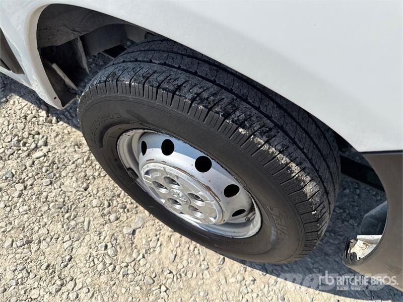 Peugeot Boxer 333 L1H1 2.2 BLUEHDI 140CV SeS Van Truck شاحنات ذات هيكل صندوقي