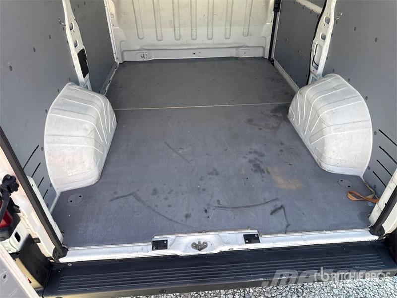 Peugeot Boxer 333 L1H1 2.2 BLUEHDI 140CV SeS Van Truck شاحنات ذات هيكل صندوقي