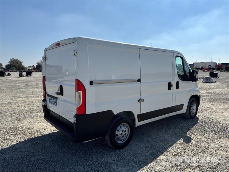 Peugeot Boxer 333 L1H1 2.2 BLUEHDI 140CV SeS Van Truck شاحنات ذات هيكل صندوقي