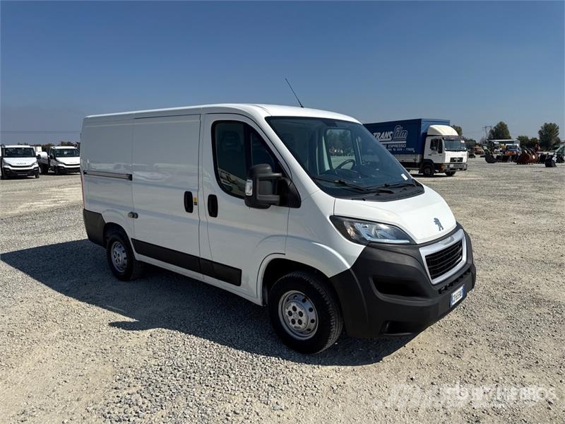 Peugeot Boxer 333 L1H1 2.2 BLUEHDI 140CV SeS Van Truck شاحنات ذات هيكل صندوقي