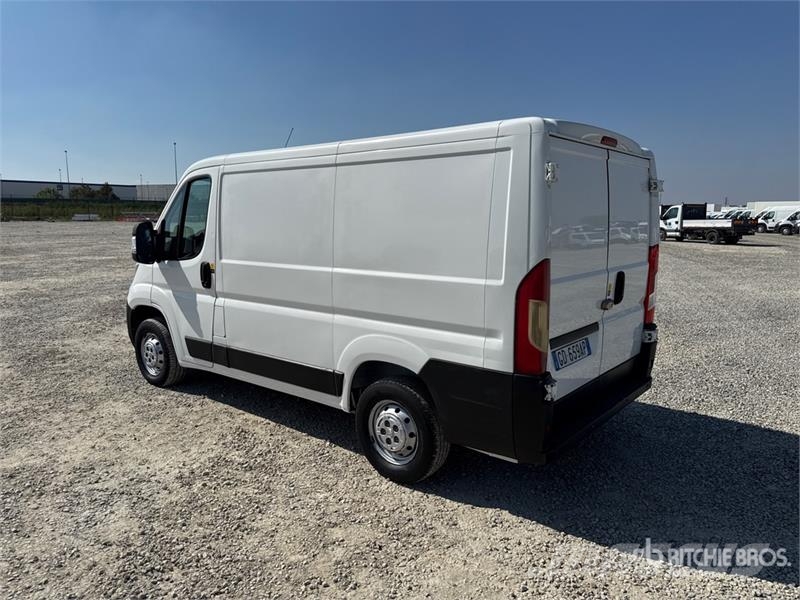 Peugeot Boxer 333 L1H1 2.2 BLUEHDI 140CV SeS Van Truck شاحنات ذات هيكل صندوقي