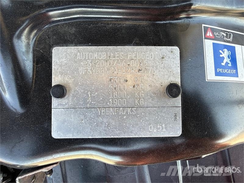 Peugeot Boxer 333 L1H1 2.2 BLUEHDI 140CV SeS Van Truck شاحنات ذات هيكل صندوقي