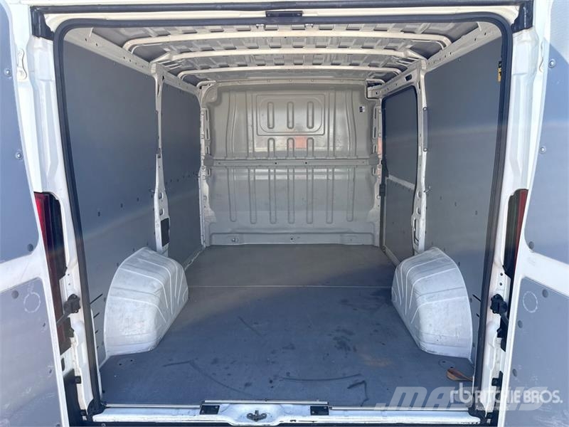 Peugeot Boxer 333 L1H1 2.2 BLUEHDI 140CV SeS Van Truck شاحنات ذات هيكل صندوقي