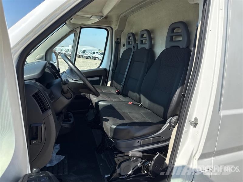 Peugeot Boxer 333 L1H1 2.2 BLUEHDI 140CV SeS Van Truck شاحنات ذات هيكل صندوقي