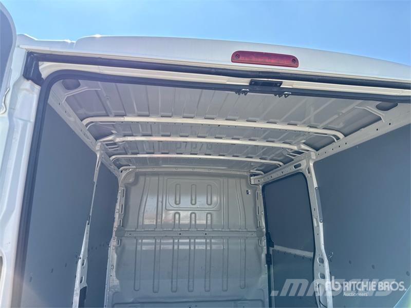 Peugeot Boxer 333 L1H1 2.2 BLUEHDI 140CV SeS Van Truck شاحنات ذات هيكل صندوقي
