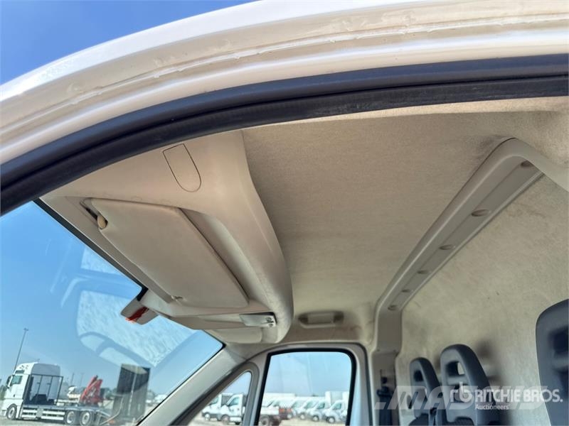 Peugeot Boxer 333 L1H1 2.2 BLUEHDI 140CV SeS Van Truck شاحنات ذات هيكل صندوقي