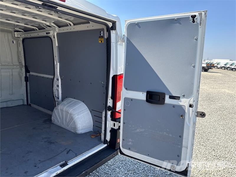 Peugeot Boxer 333 L1H1 2.2 BLUEHDI 140CV SeS Van Truck شاحنات ذات هيكل صندوقي