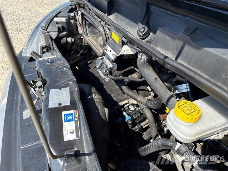 Peugeot Boxer 333 L1H1 2.2 BLUEHDI 140CV SeS Van Truck شاحنات ذات هيكل صندوقي