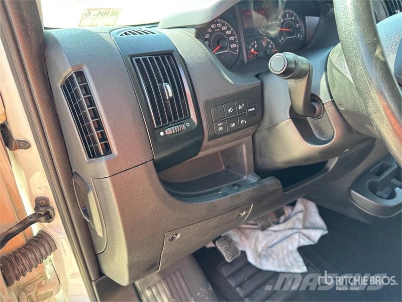 Peugeot Boxer 333 L1H1 2.2 BLUEHDI 140CV SeS Van Truck شاحنات ذات هيكل صندوقي