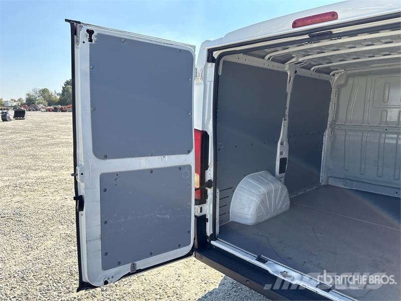 Peugeot Boxer 333 L1H1 2.2 BLUEHDI 140CV SeS Van Truck شاحنات ذات هيكل صندوقي