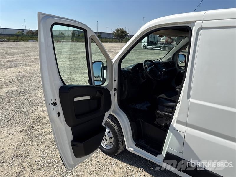 Peugeot Boxer 333 L1H1 2.2 BLUEHDI 140CV SeS Van Truck شاحنات ذات هيكل صندوقي