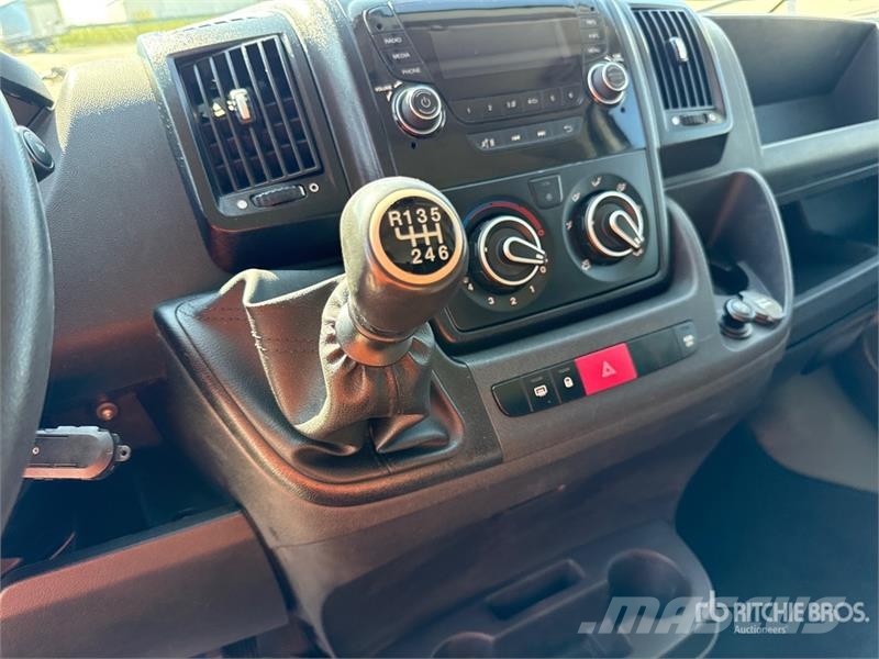 Peugeot Boxer 333 L1H1 2.2 BLUEHDI 140CV SeS Van Truck شاحنات ذات هيكل صندوقي