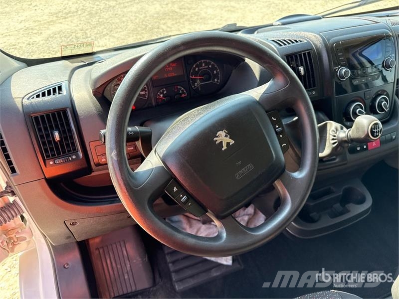 Peugeot Boxer 333 L1H1 2.2 BLUEHDI 140CV SeS Van Truck شاحنات ذات هيكل صندوقي