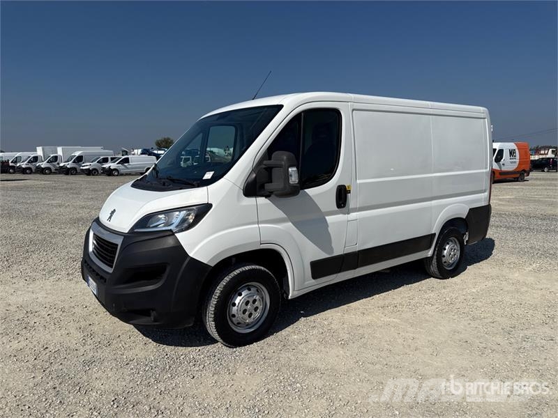 Peugeot Boxer 333 L1H1 2.2 BLUEHDI 140CV SeS Van Truck شاحنات ذات هيكل صندوقي