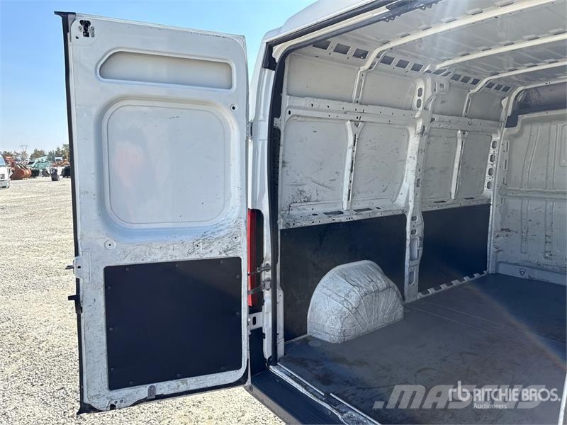 Peugeot Boxer 335 L2H2 2.0 BLUEHDI 130CV Van Truck شاحنات ذات هيكل صندوقي