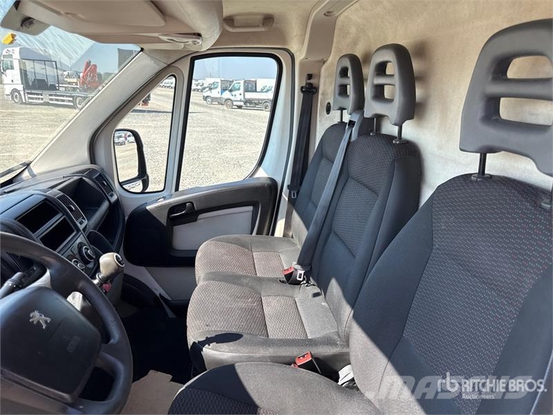 Peugeot Boxer 335 L2H2 2.0 BLUEHDI 130CV Van Truck شاحنات ذات هيكل صندوقي