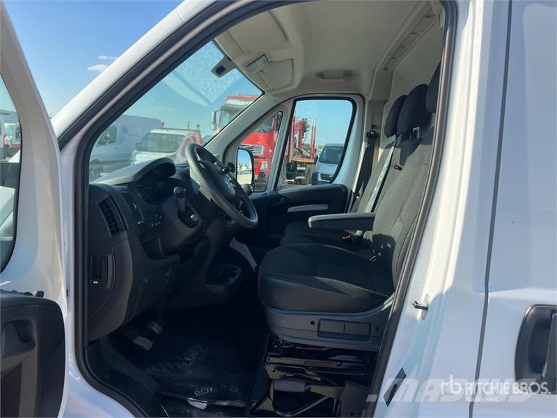 Peugeot Boxer 335 L3H2 2.2 BLUEHDI 140CV S&S Cargo Van Panel vans