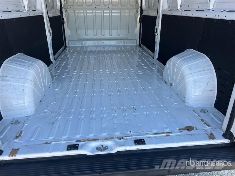 Peugeot Boxer 335 L3H2 2.2 BLUEHDI 140CV S&S Cargo Van Panel vans