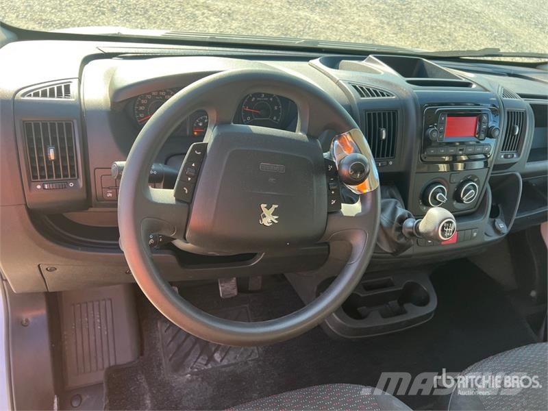 Peugeot Boxer 335 L3H2 2.2 BLUEHDI 140CV S&S Cargo Van Panel vans
