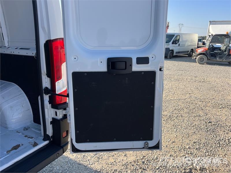Peugeot Boxer 335 L3H2 2.2 BLUEHDI 140CV S&S Cargo Van Panel vans