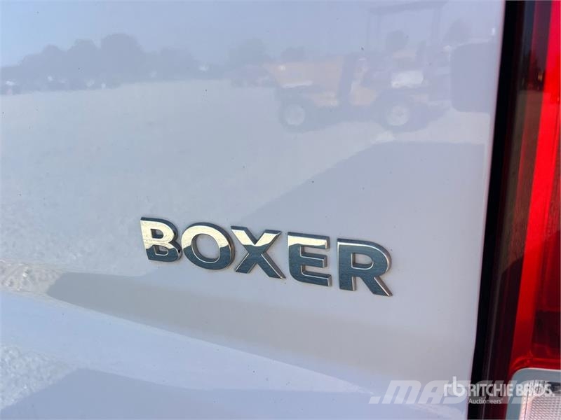 Peugeot Boxer 335 L3H2 2.2 BLUEHDI 140CV S&S Cargo Van Panel vans
