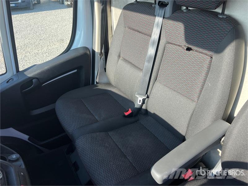 Peugeot Boxer 335 L3H2 2.2 BLUEHDI 140CV S&S Cargo Van Panel vans