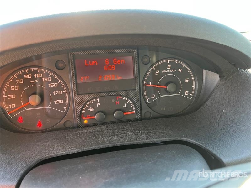 Peugeot Boxer 335 L3H2 2.2 BLUEHDI 140CV S&S Cargo Van Panel vans
