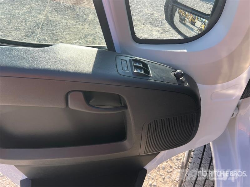 Peugeot Boxer 335 L3H2 2.2 BLUEHDI 140CV S&S Cargo Van Panel vans