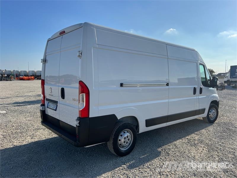 Peugeot Boxer 335 L3H2 2.2 BLUEHDI 140CV S&S Cargo Van Panel vans