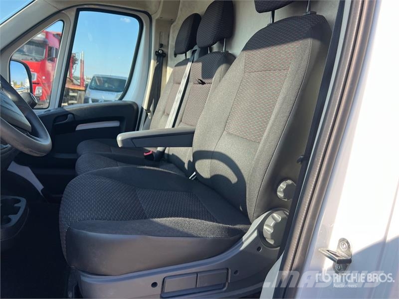 Peugeot Boxer 335 L3H2 2.2 BLUEHDI 140CV S&S Cargo Van Panel vans