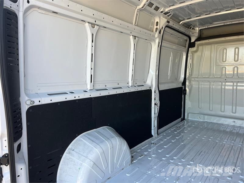 Peugeot Boxer 335 L3H2 2.2 BLUEHDI 140CV S&S Cargo Van Panel vans