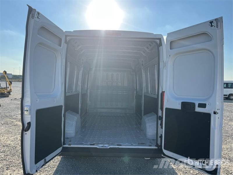 Peugeot Boxer 335 L3H2 2.2 BLUEHDI 140CV S&S Cargo Van Panel vans