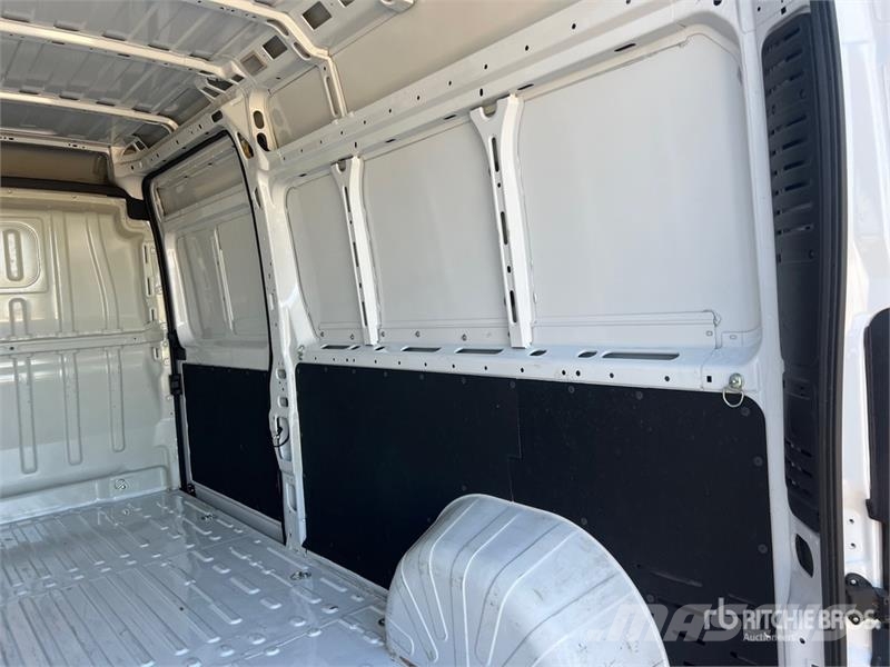 Peugeot Boxer 335 L3H2 2.2 BLUEHDI 140CV S&S Cargo Van Panel vans