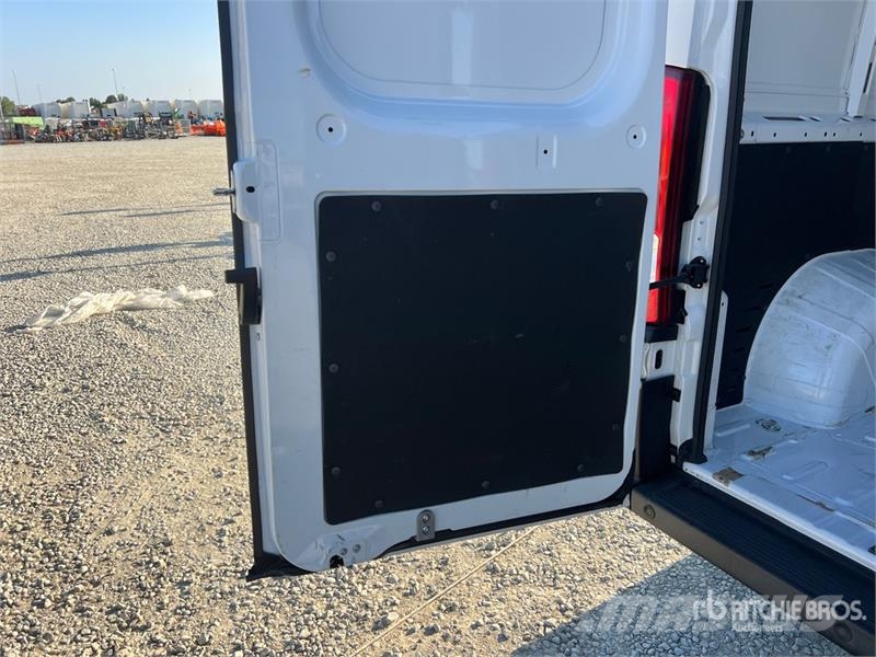 Peugeot Boxer 335 L3H2 2.2 BLUEHDI 140CV S&S Cargo Van Panel vans