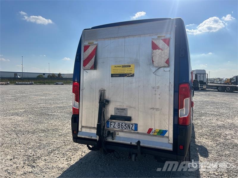 Peugeot Boxer 435 L2H2 2.2 BLUEHDI 140CV SeS Cargo Van Dostavna vozila / kombiji