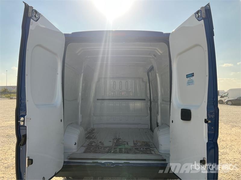 Peugeot Boxer 435 L2H2 2.2 BLUEHDI 140CV SeS Cargo Van Dostavna vozila / kombiji
