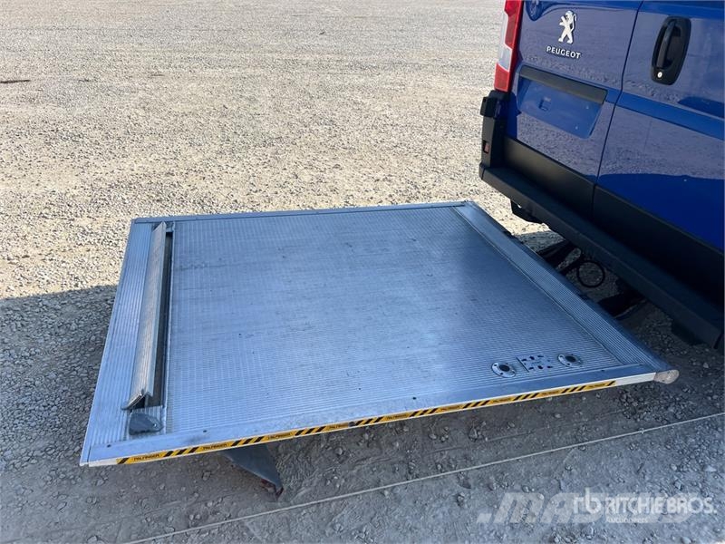 Peugeot Boxer 435 L2H2 2.2 BLUEHDI 140CV SeS Cargo Van Dostavna vozila / kombiji