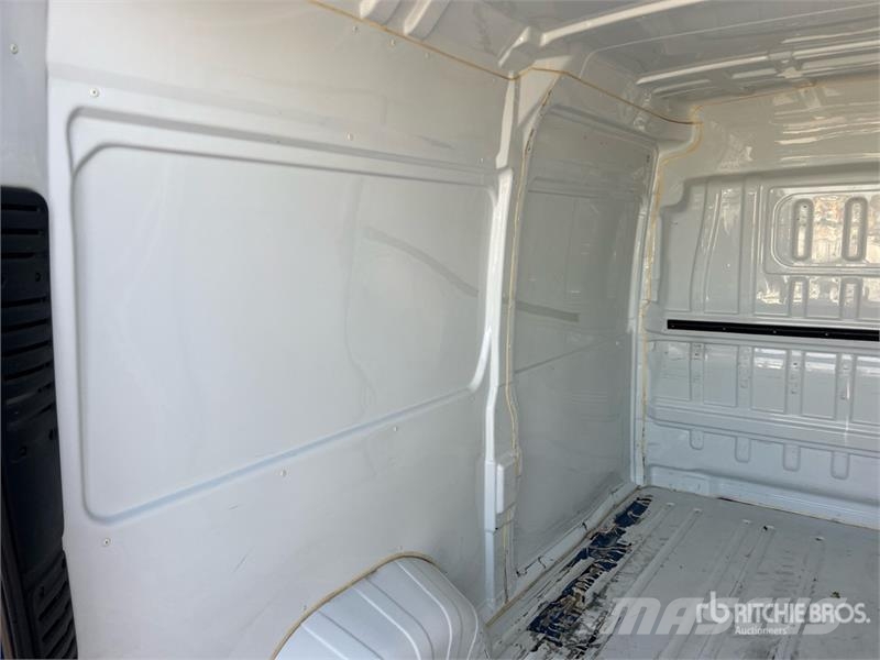 Peugeot Boxer 435 L2H2 2.2 BLUEHDI 140CV SeS Cargo Van Dostavna vozila / kombiji