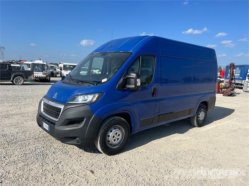 Peugeot Boxer 435 L2H2 2.2 BLUEHDI 140CV SeS Cargo Van Dostavna vozila / kombiji