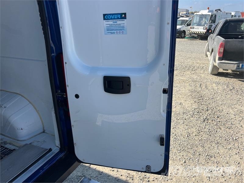 Peugeot Boxer 435 L2H2 2.2 BLUEHDI 140CV SeS Cargo Van Dostavna vozila / kombiji